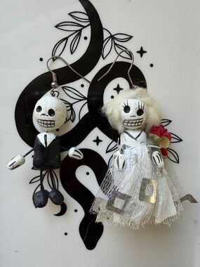 Handmade Calacas/Skeleton Bride & Groom Dangle Earrings - White & Black